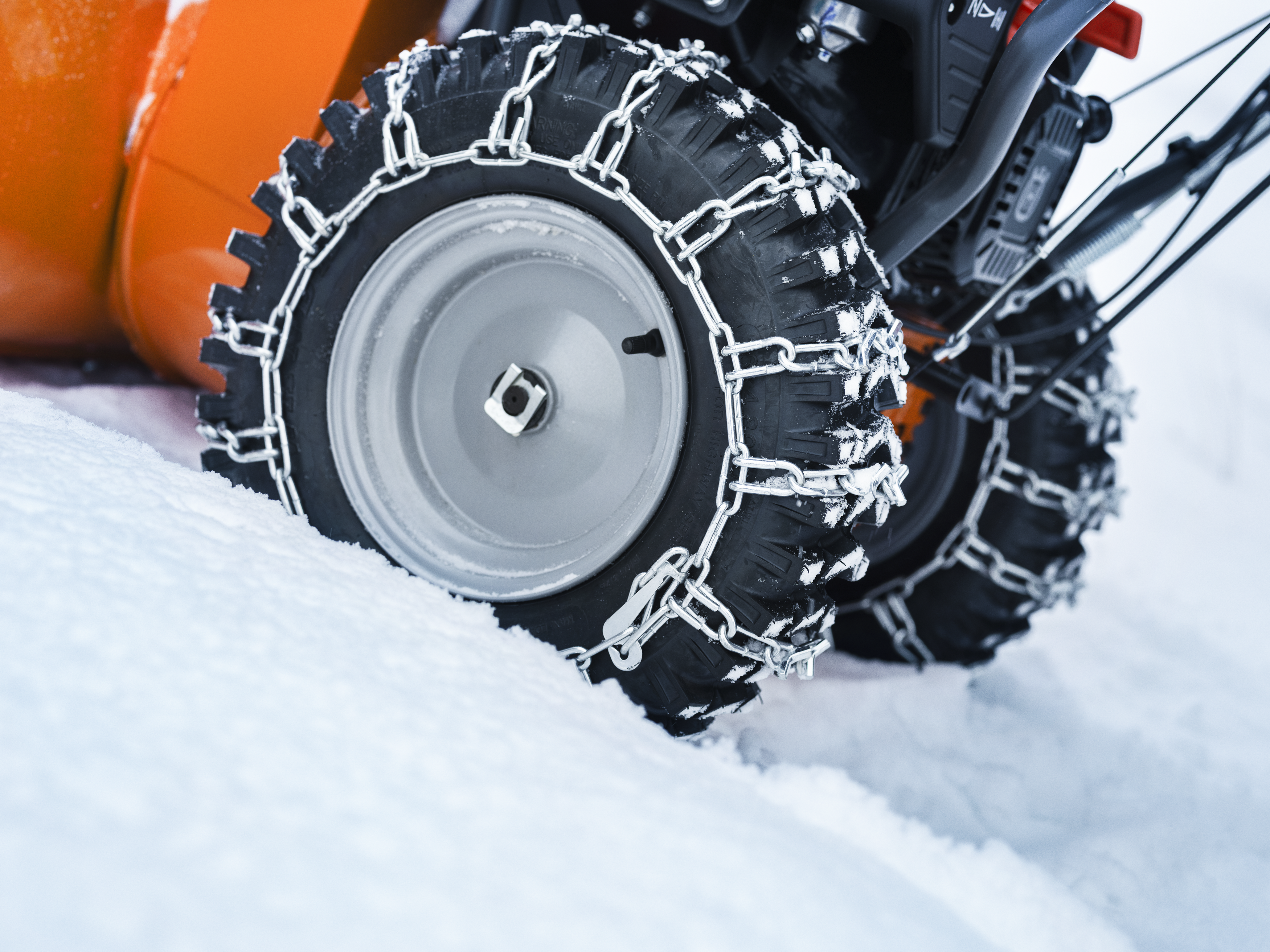 Schneeketten mit Spikes – Anbaugeräte für Schneefräsen – Ansicht 2
