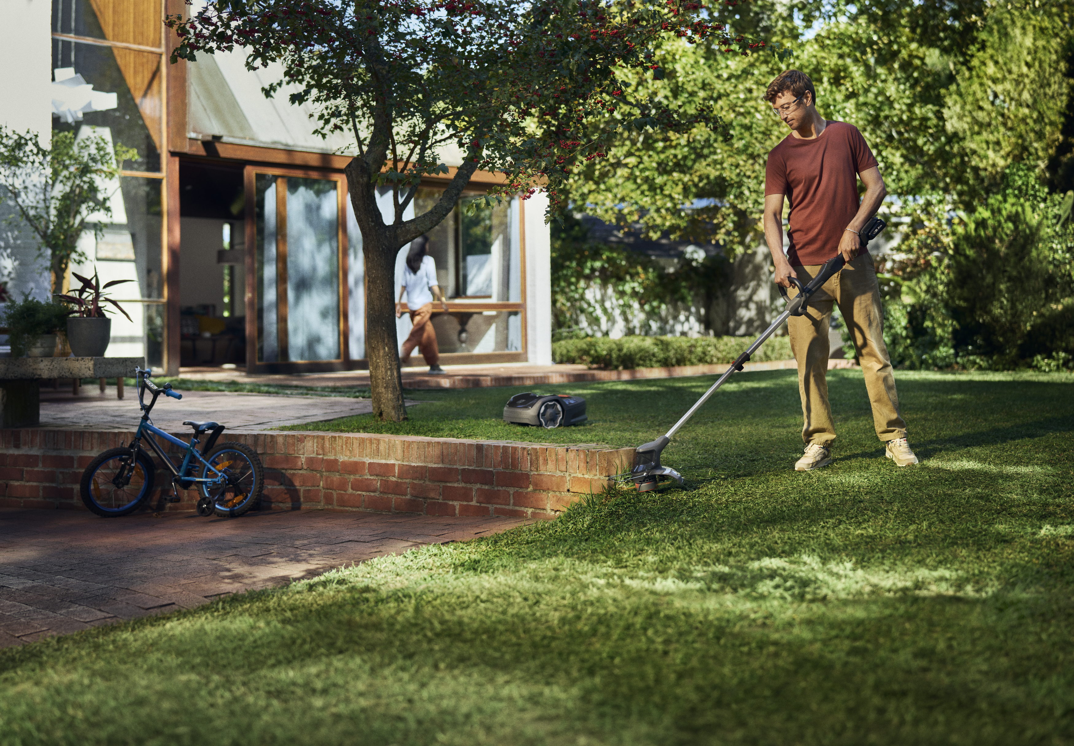 Husqvarna Aspire® Trimmer T28-P4A mit Akku und Ladegerät – Rasentrimmer – Ansicht 3