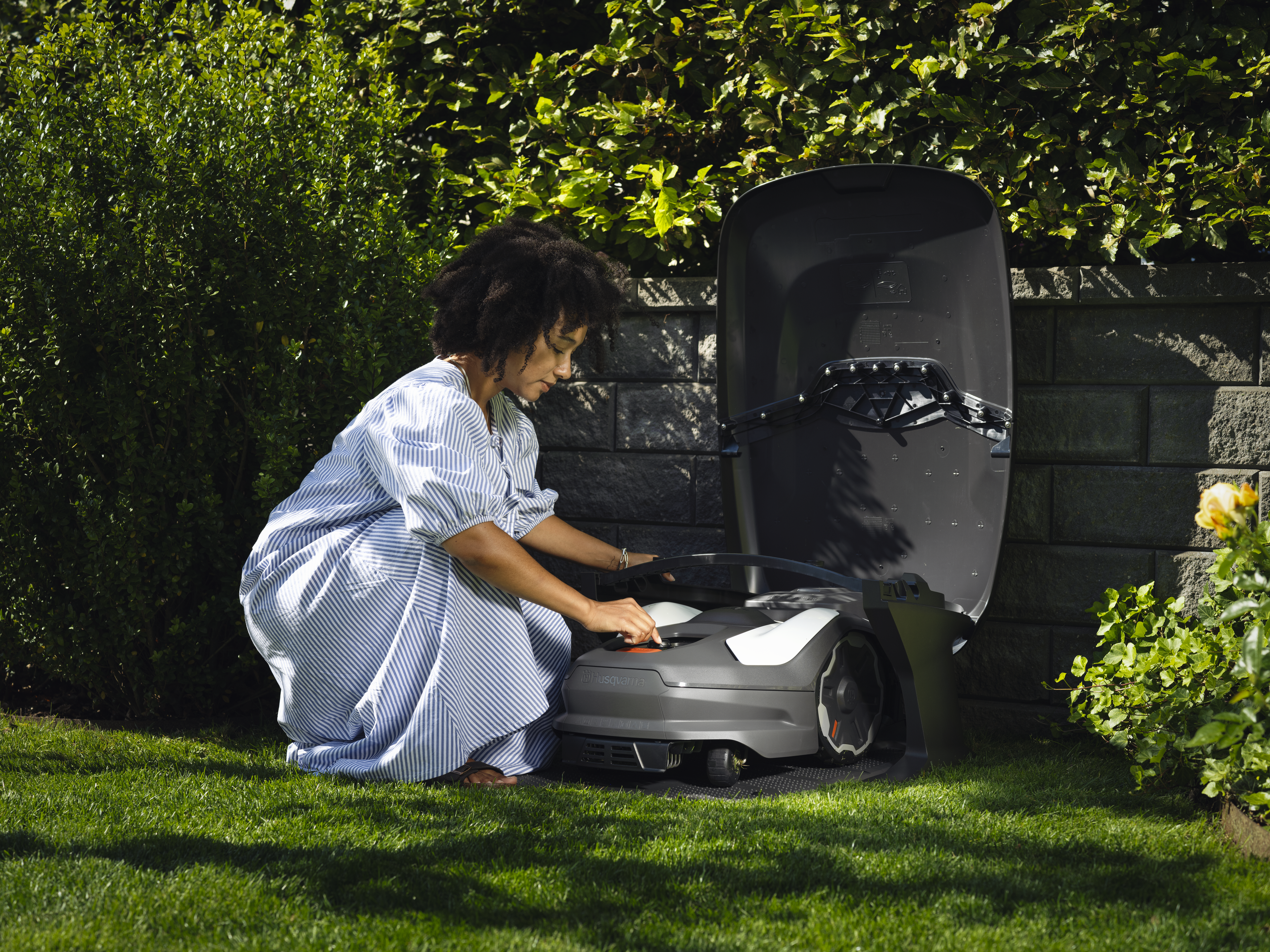 Husqvarna Automower® Garage – Roboterpflege und -Lagerung – Ansicht 2